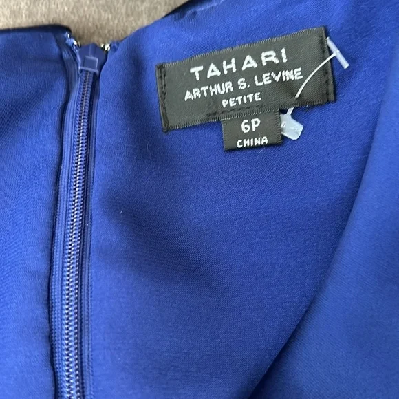 Tahari Women's Dress Tahari ASL Blue Satin Sleeveless Ruched Sheath Size 6P NWT - Picture 4 of 7